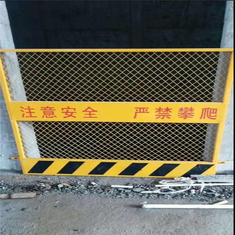 钢板网井口防护门@楼房专用电梯井口防护门@湖北井口防护网生产厂家