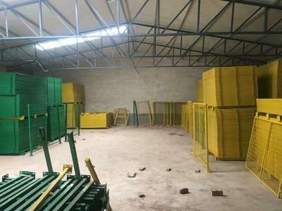 安全防护设备 海南地区圈地隔离网、变电站围栏网的应用与重要性